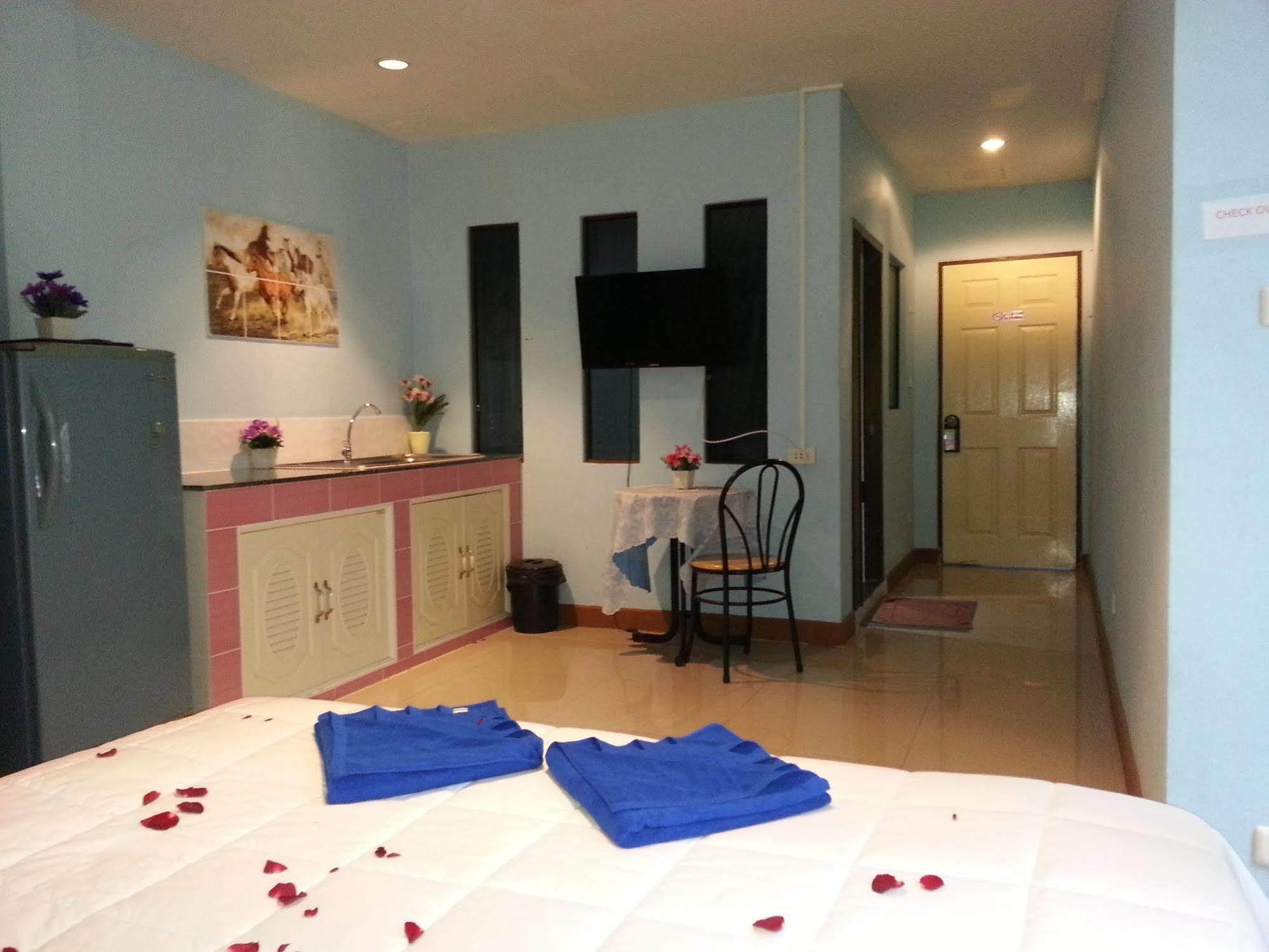 Dreams Guesthouse & Hostel Patong Dış mekan fotoğraf