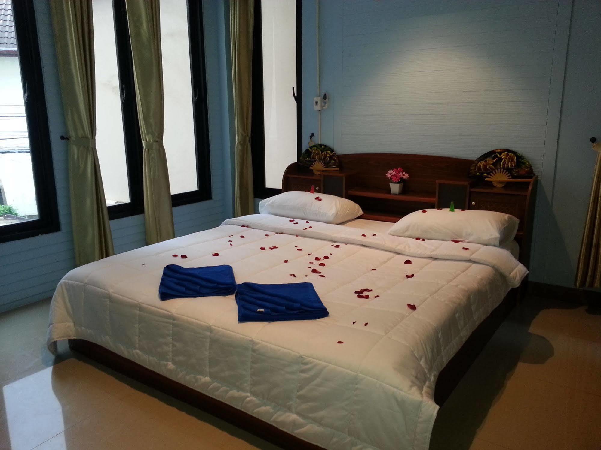 Dreams Guesthouse & Hostel Patong Dış mekan fotoğraf